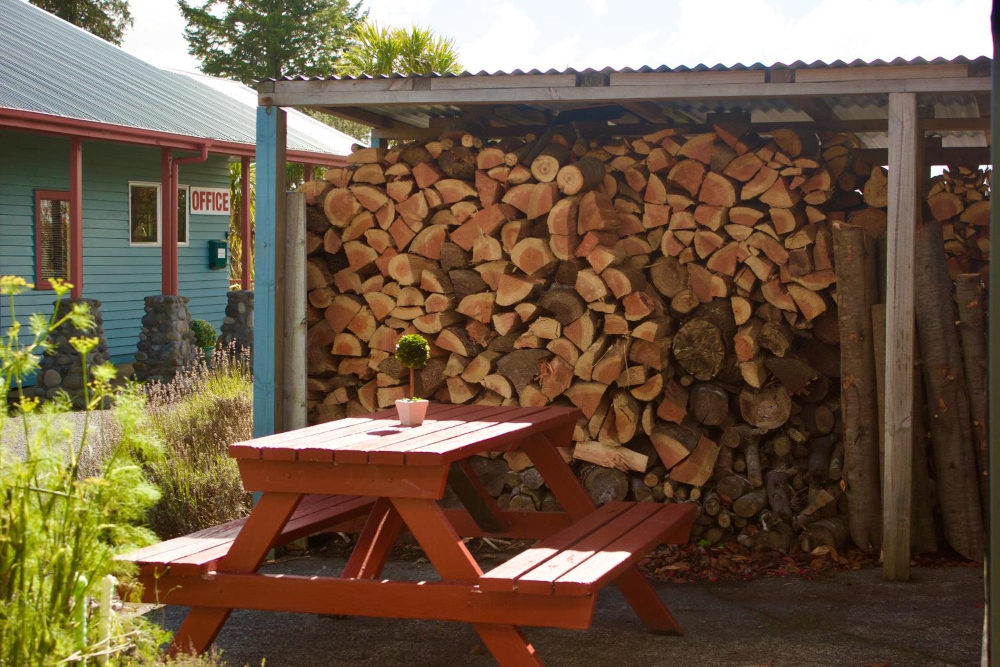Adventure Lodge And Motels And Tongariro Crossing Track Transport Parc national Extérieur photo