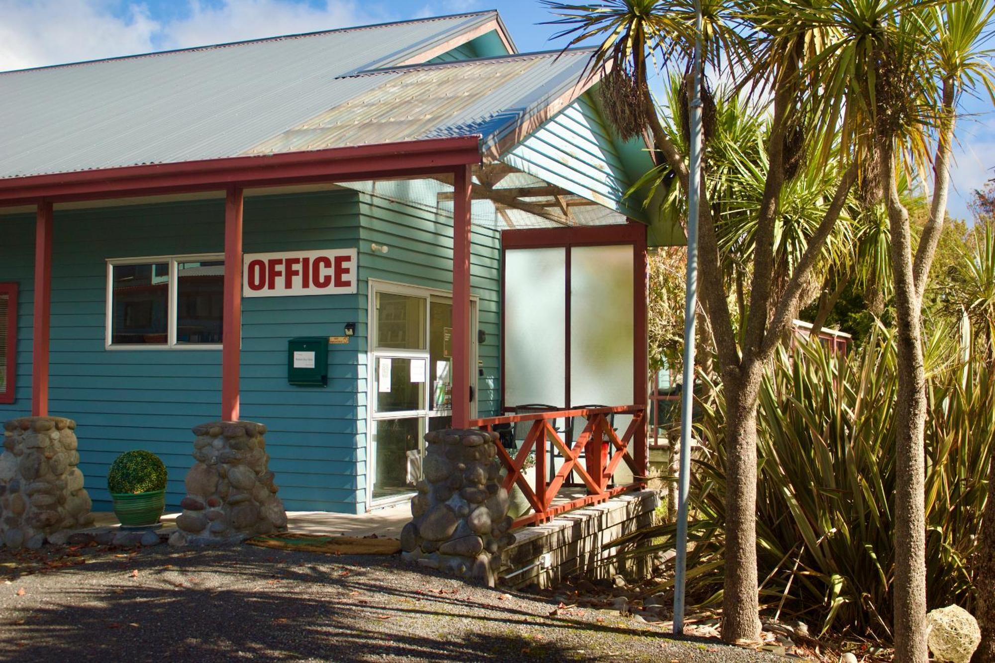 Adventure Lodge And Motels And Tongariro Crossing Track Transport Parc national Extérieur photo