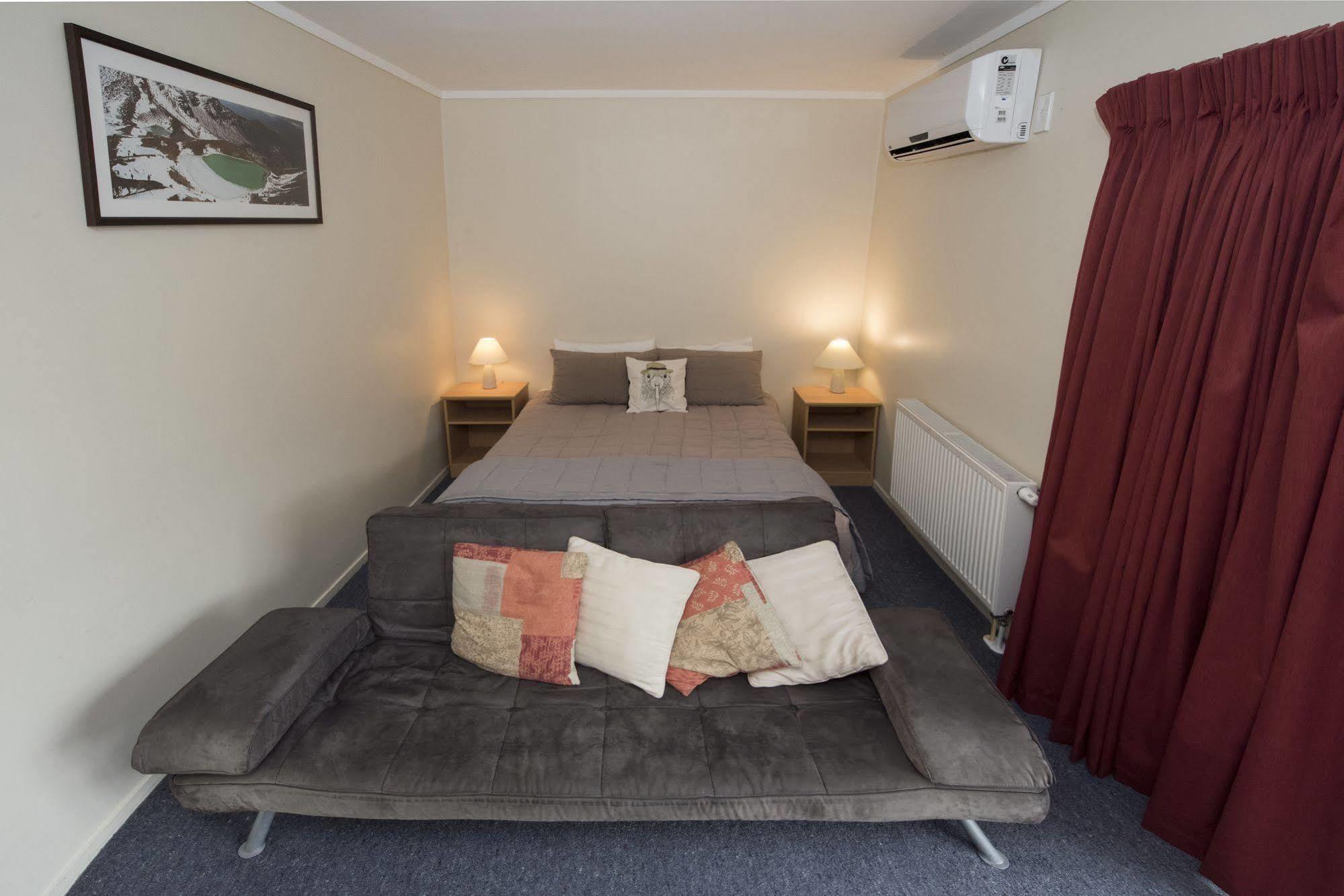 Adventure Lodge And Motels And Tongariro Crossing Track Transport Parc national Extérieur photo
