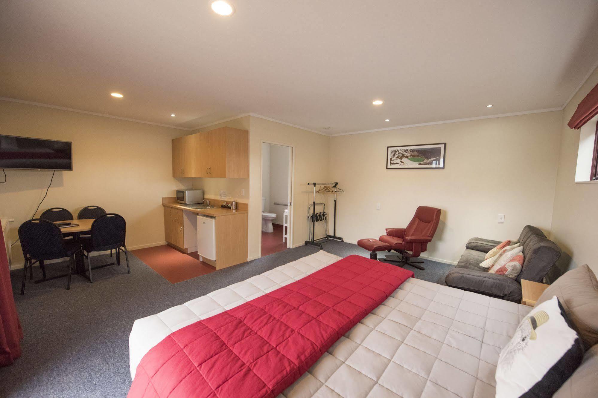 Adventure Lodge And Motels And Tongariro Crossing Track Transport Parc national Extérieur photo