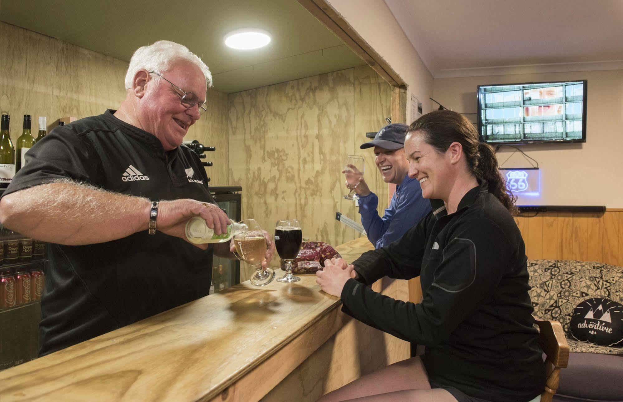 Adventure Lodge And Motels And Tongariro Crossing Track Transport Parc national Extérieur photo