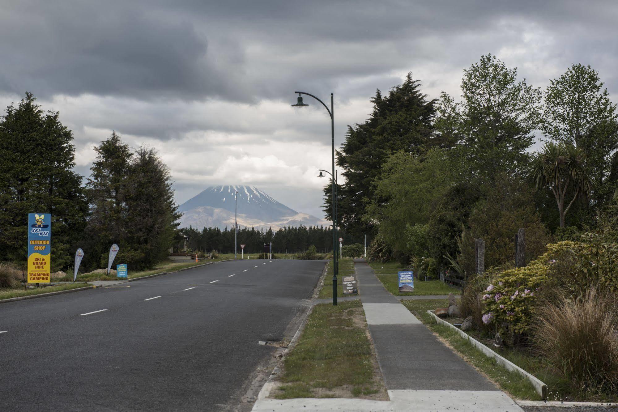 Adventure Lodge And Motels And Tongariro Crossing Track Transport Parc national Extérieur photo