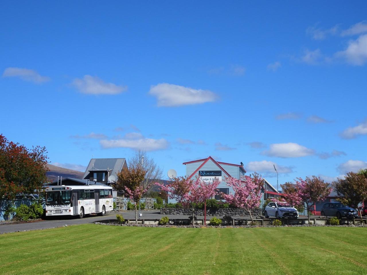 Adventure Lodge And Motels And Tongariro Crossing Track Transport Parc national Extérieur photo