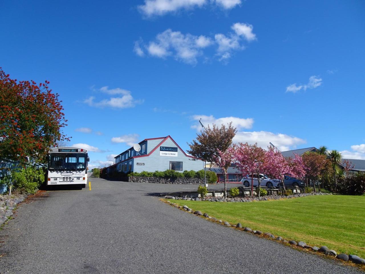 Adventure Lodge And Motels And Tongariro Crossing Track Transport Parc national Extérieur photo